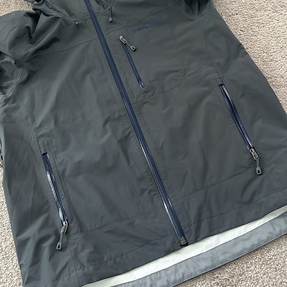 Patagonia rain Jacket - Picture 2 of 16